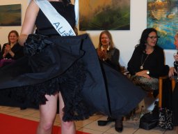 Fashion Show in der Contemplor Galerie Wien am 14. 03. 2024